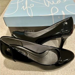 Life Stride LIVELY Shoes Heels Patent Leather Soft System Size 8W Black